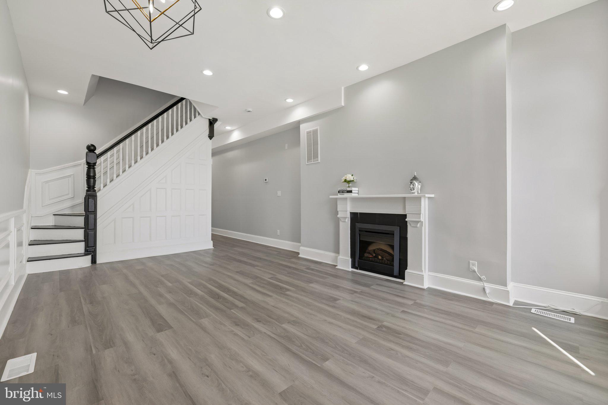 BIDDLE STREET - Residential