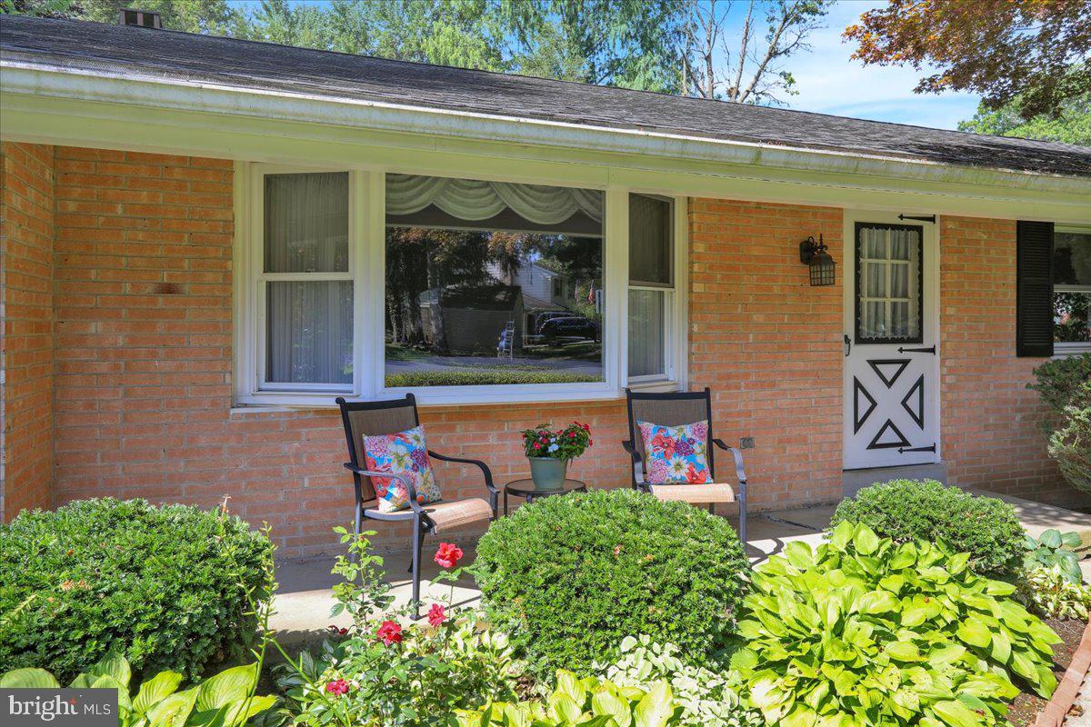 25 HOLLY DRIVE