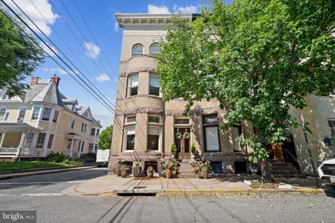 Townhouse For Sale - 201 E 2nd Street<br/> FREDERICK, MD 21701