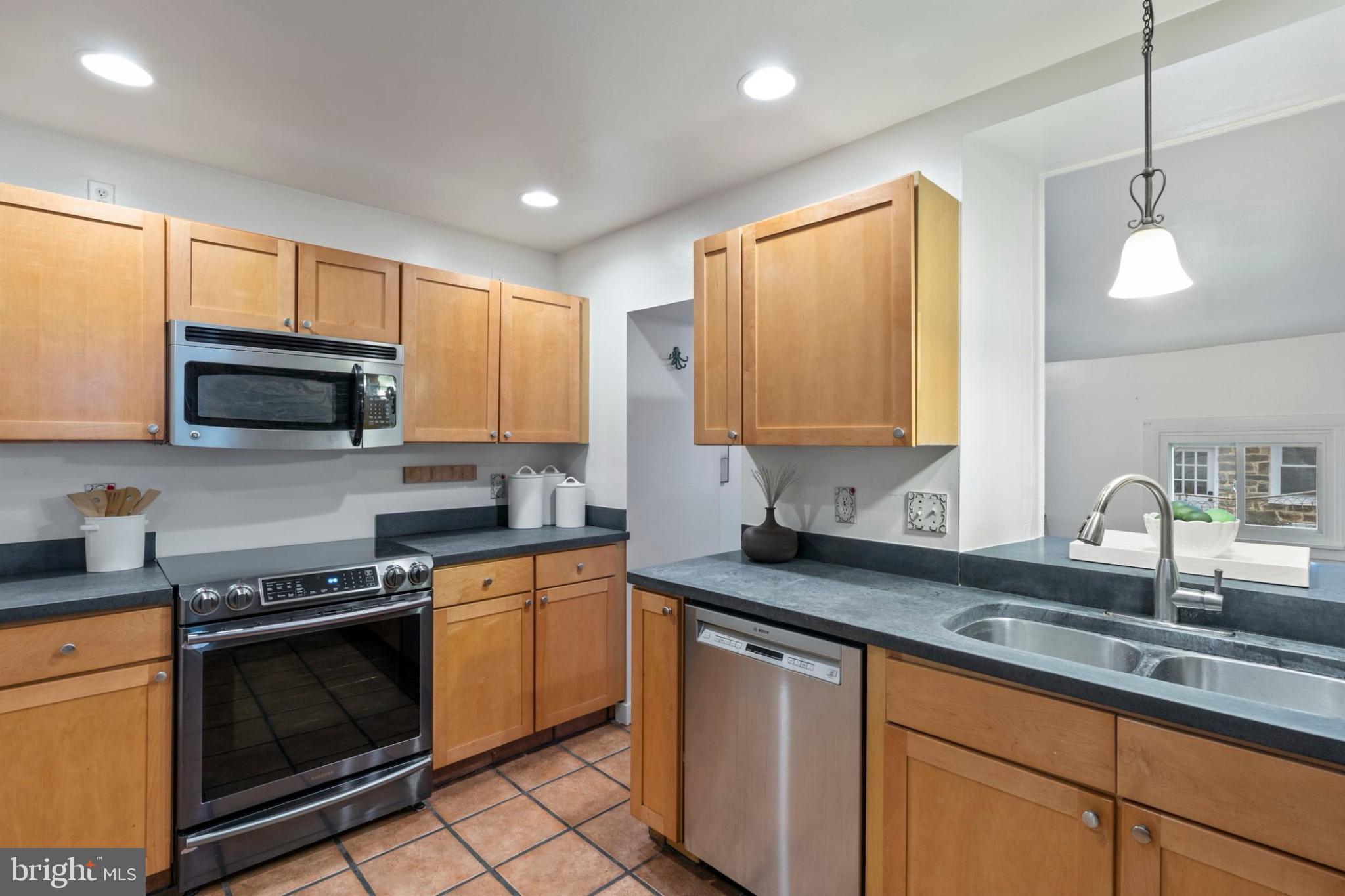 STONE HILL - Residential