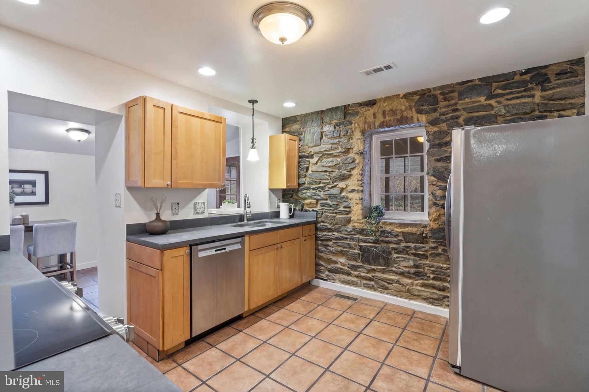 STONE HILL - Residential