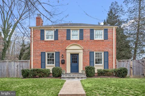 Photo of 8909 Melwood Road, BETHESDA, MD 20817 (MLS # MDMC2170204) Photo of 8909 Melwood Road, BETHESDA, MD 20817 (MLS # MDMC2170204)