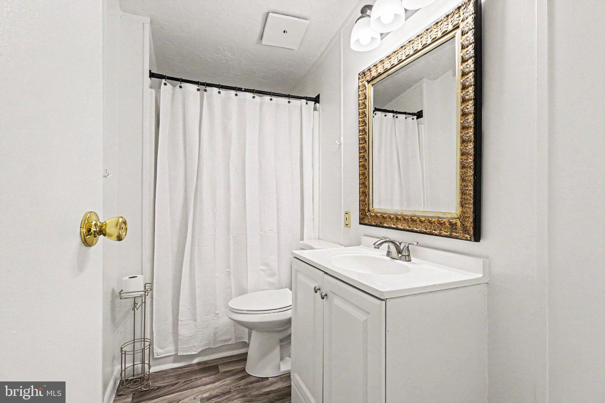LITTLE HOLLYWOOD - Residential