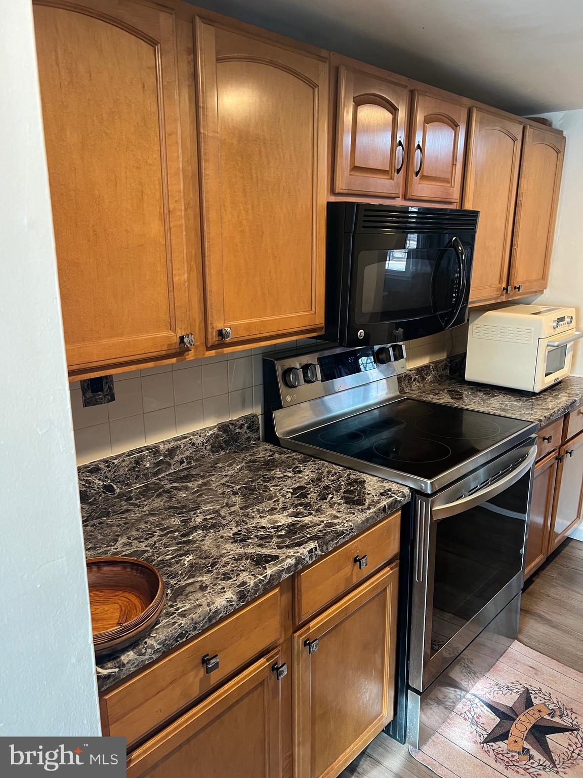 VILLAGE GATE - Residential