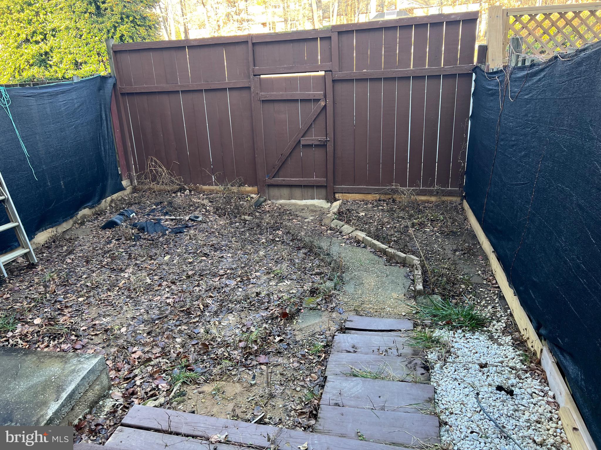 VILLAGE GATE - Residential