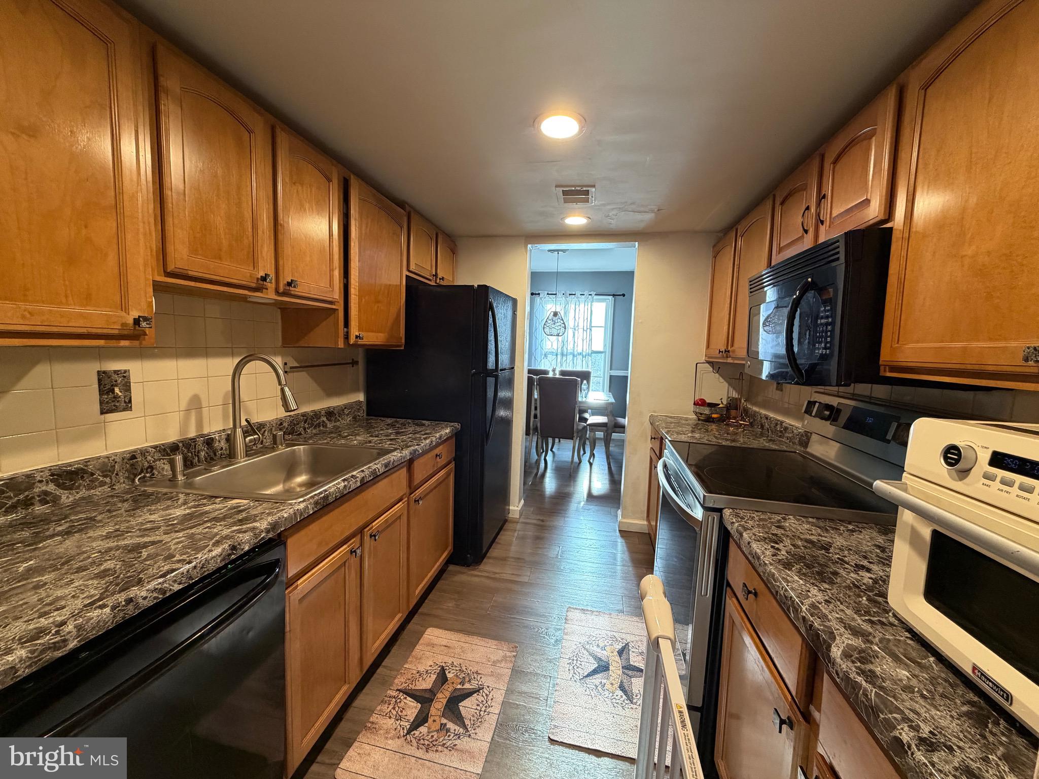 VILLAGE GATE - Residential