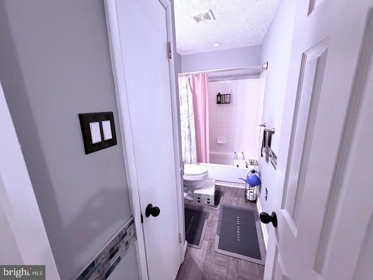 VILLAGE GATE - Residential