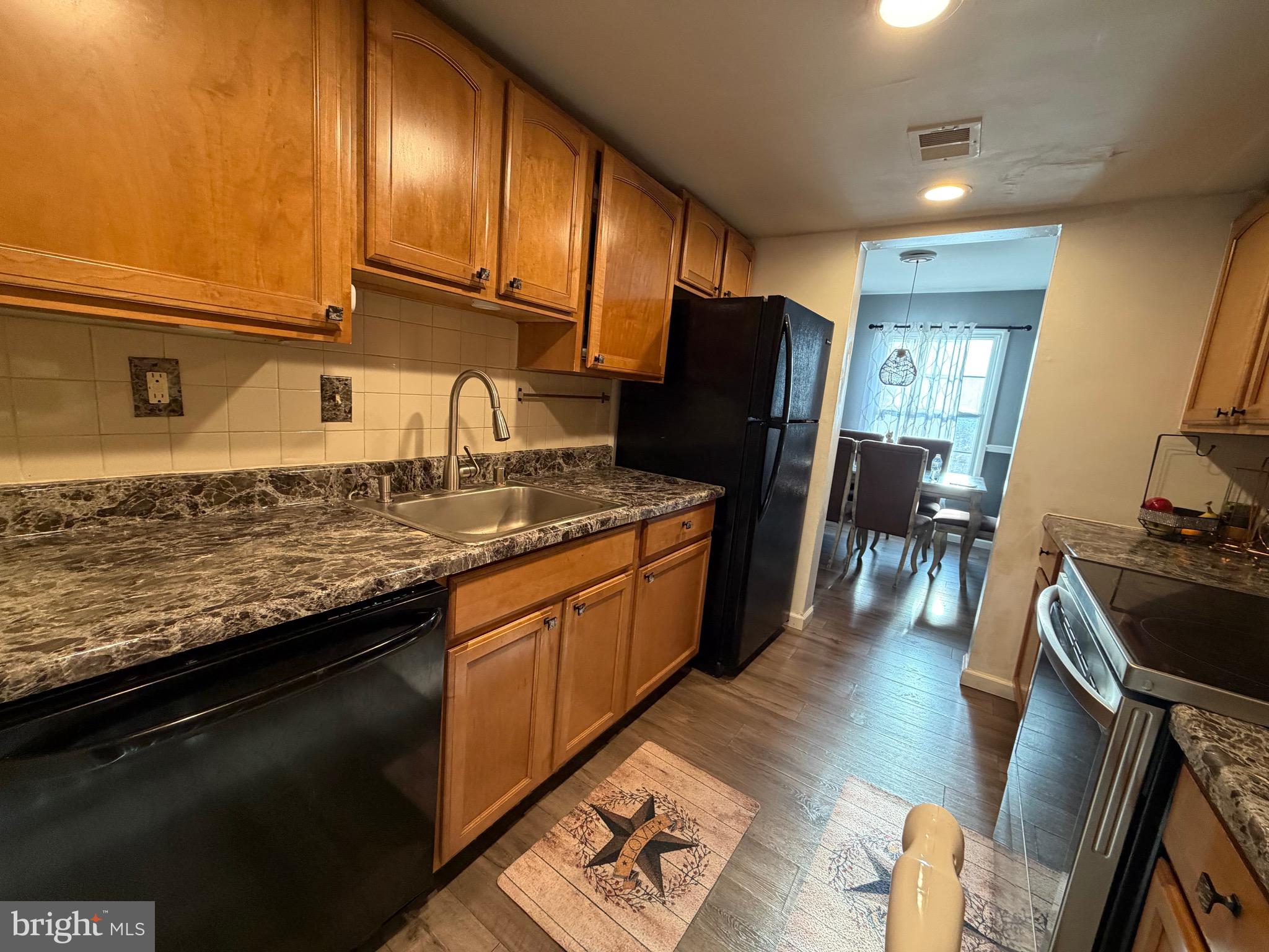 VILLAGE GATE - Residential