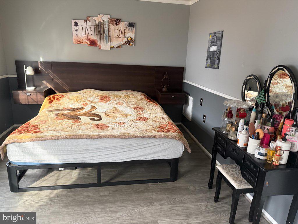 VILLAGE GATE - Residential