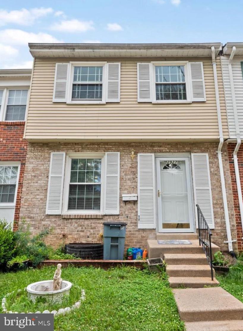 VILLAGE GATE - Residential