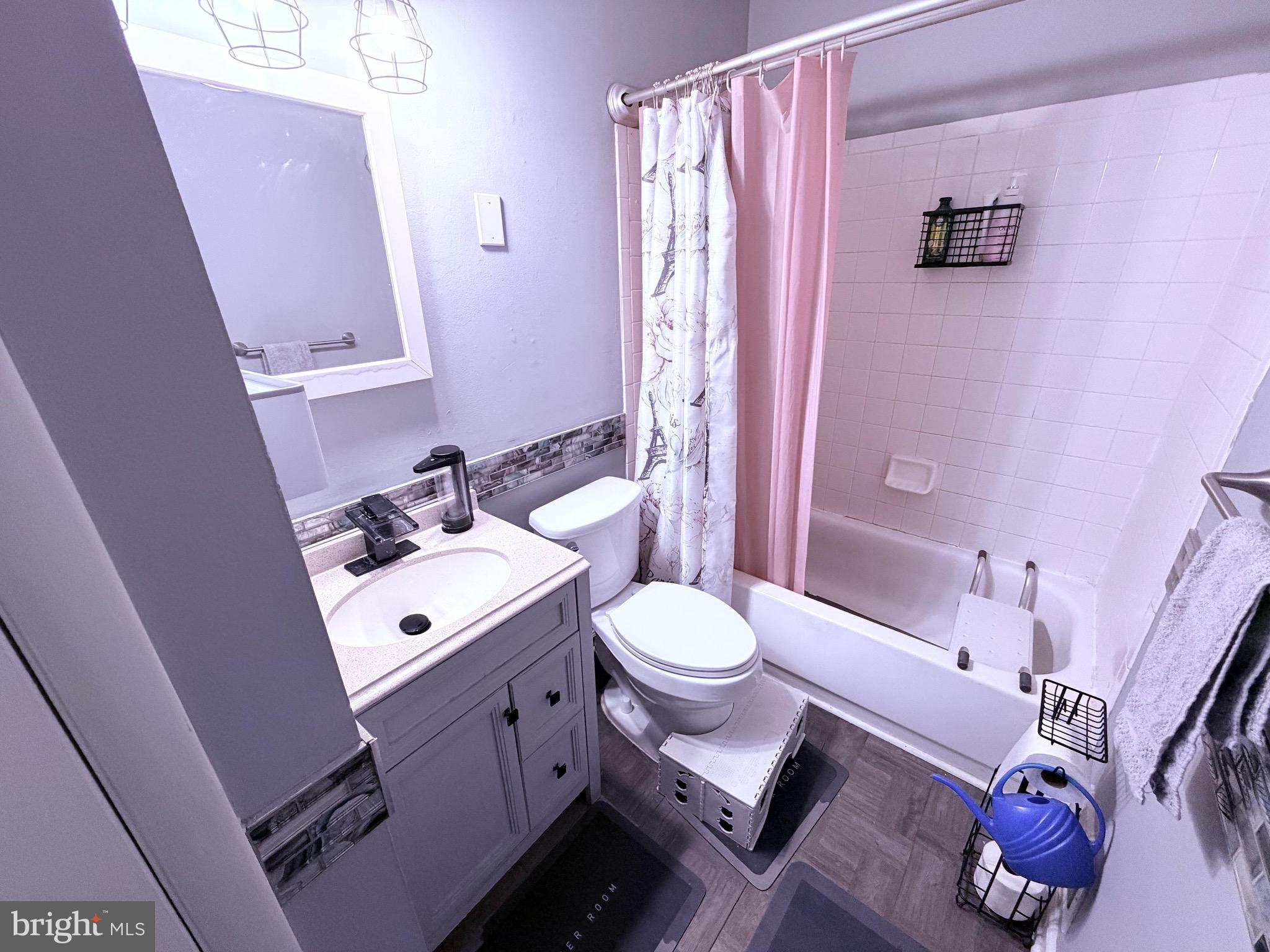 VILLAGE GATE - Residential