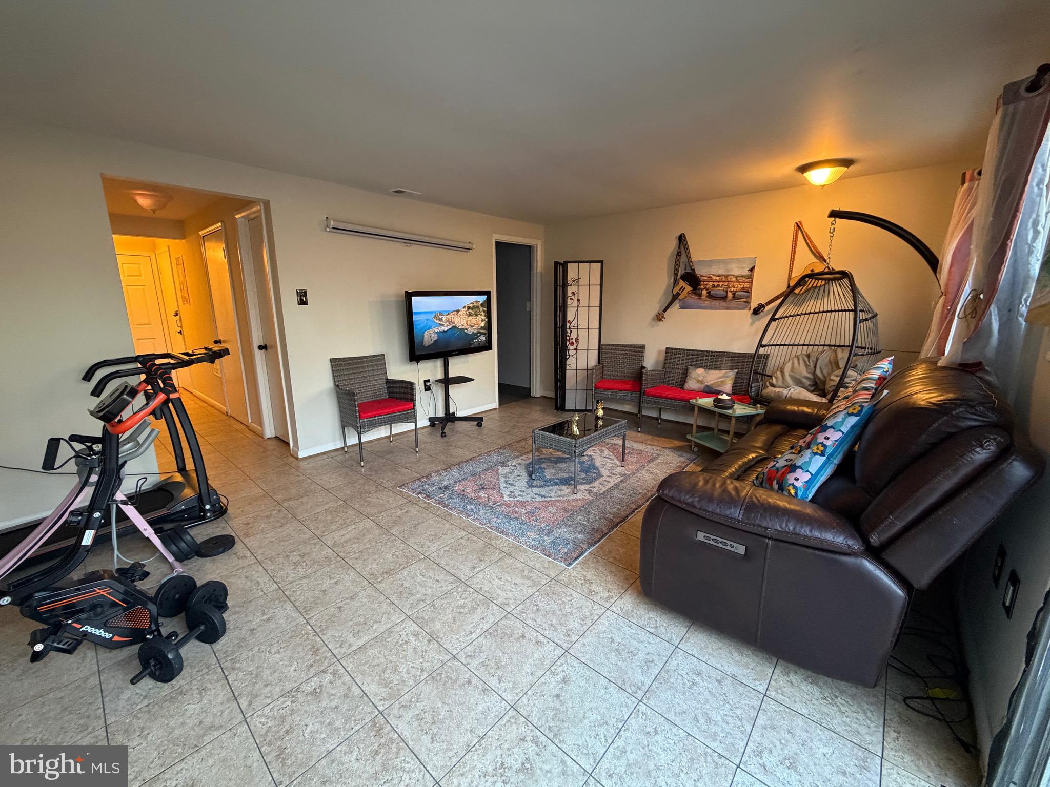 VILLAGE GATE - Residential