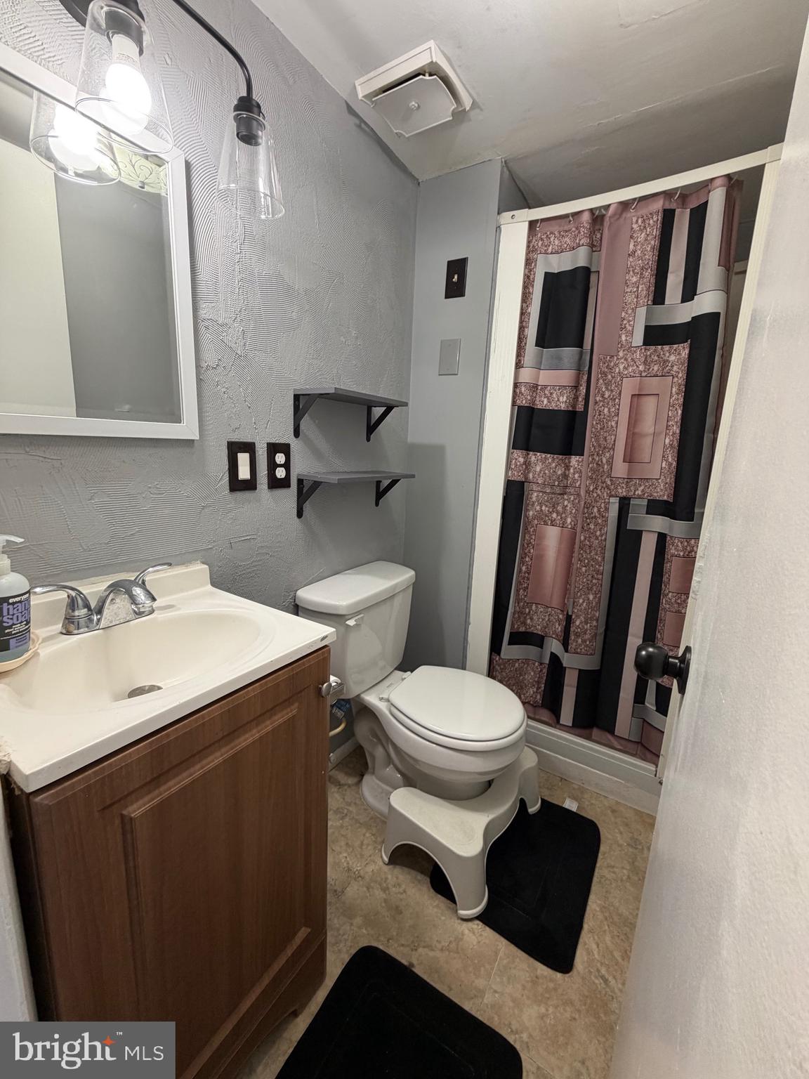 VILLAGE GATE - Residential