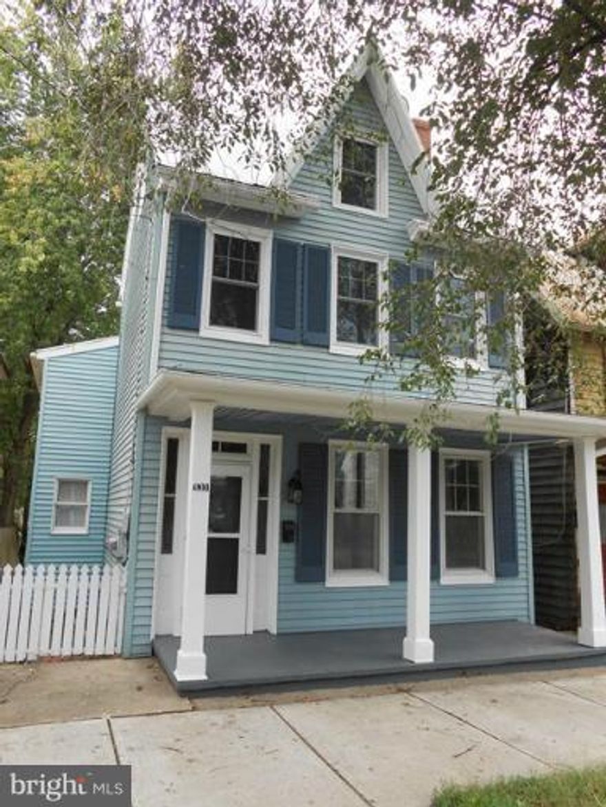 Super Cute Rental! Hardwood floors throughout, finished attic could be 3rd bedroom opportunity, quaint rear yard and walking distance to WAC, the Chester River and everything downtown Chestertown has to offer!! Rails to Trails walking path is a stone's throw away.