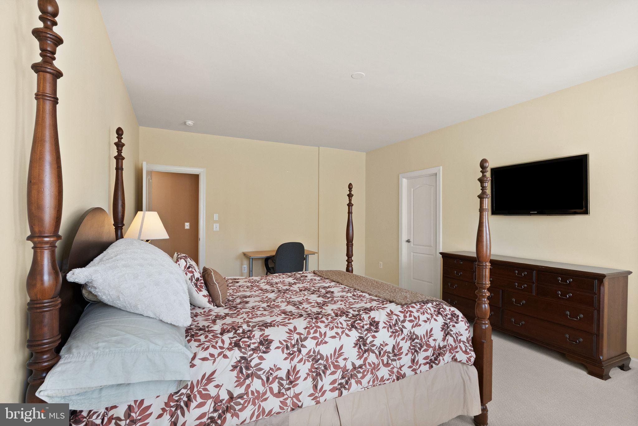 KENSINGTON MANOR - Residential