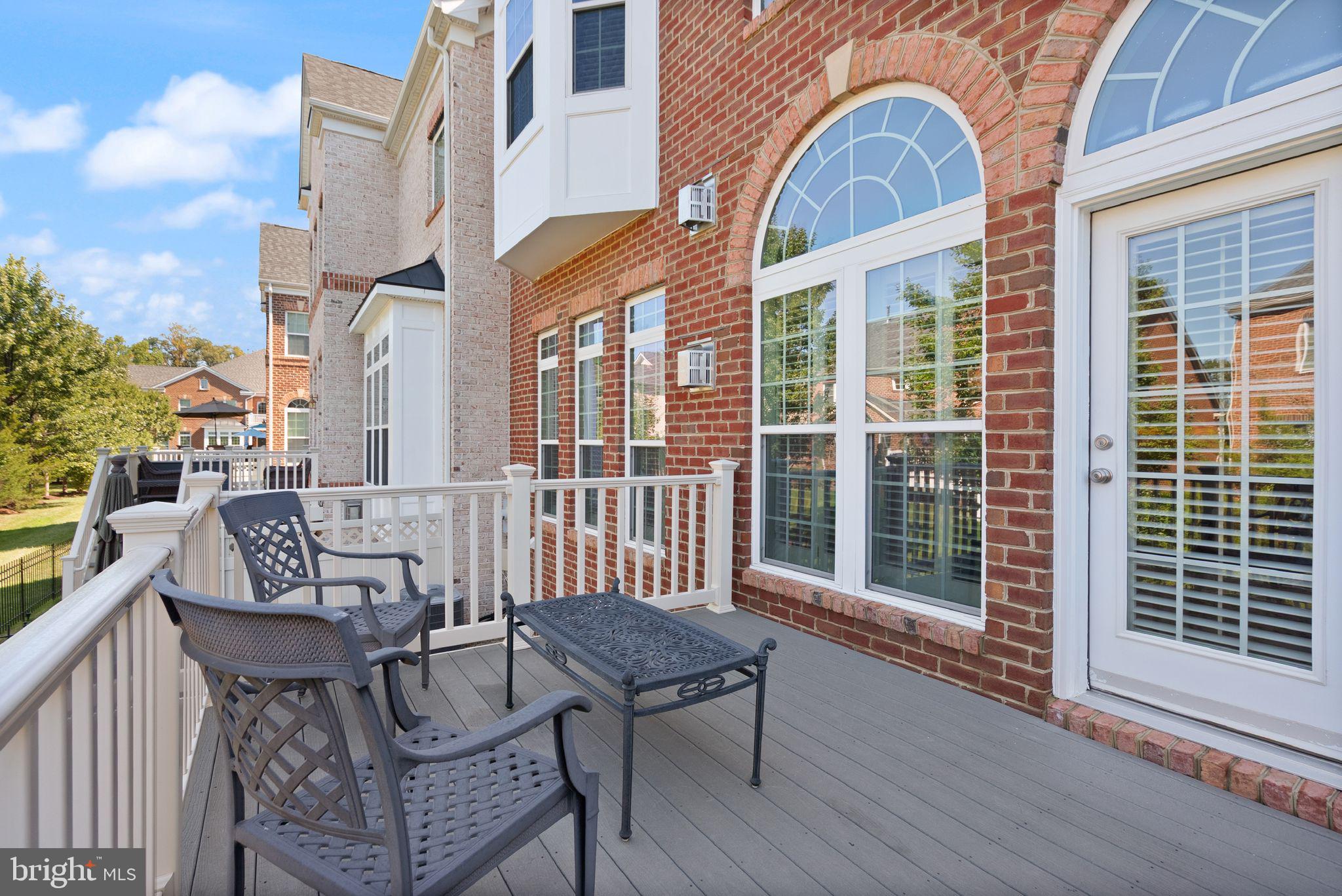 KENSINGTON MANOR - Residential