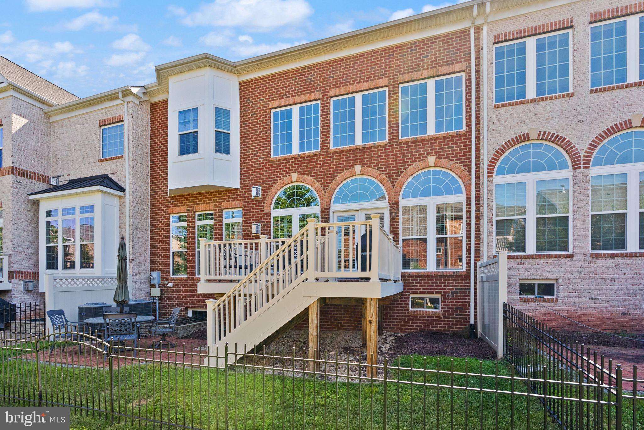 KENSINGTON MANOR - Residential