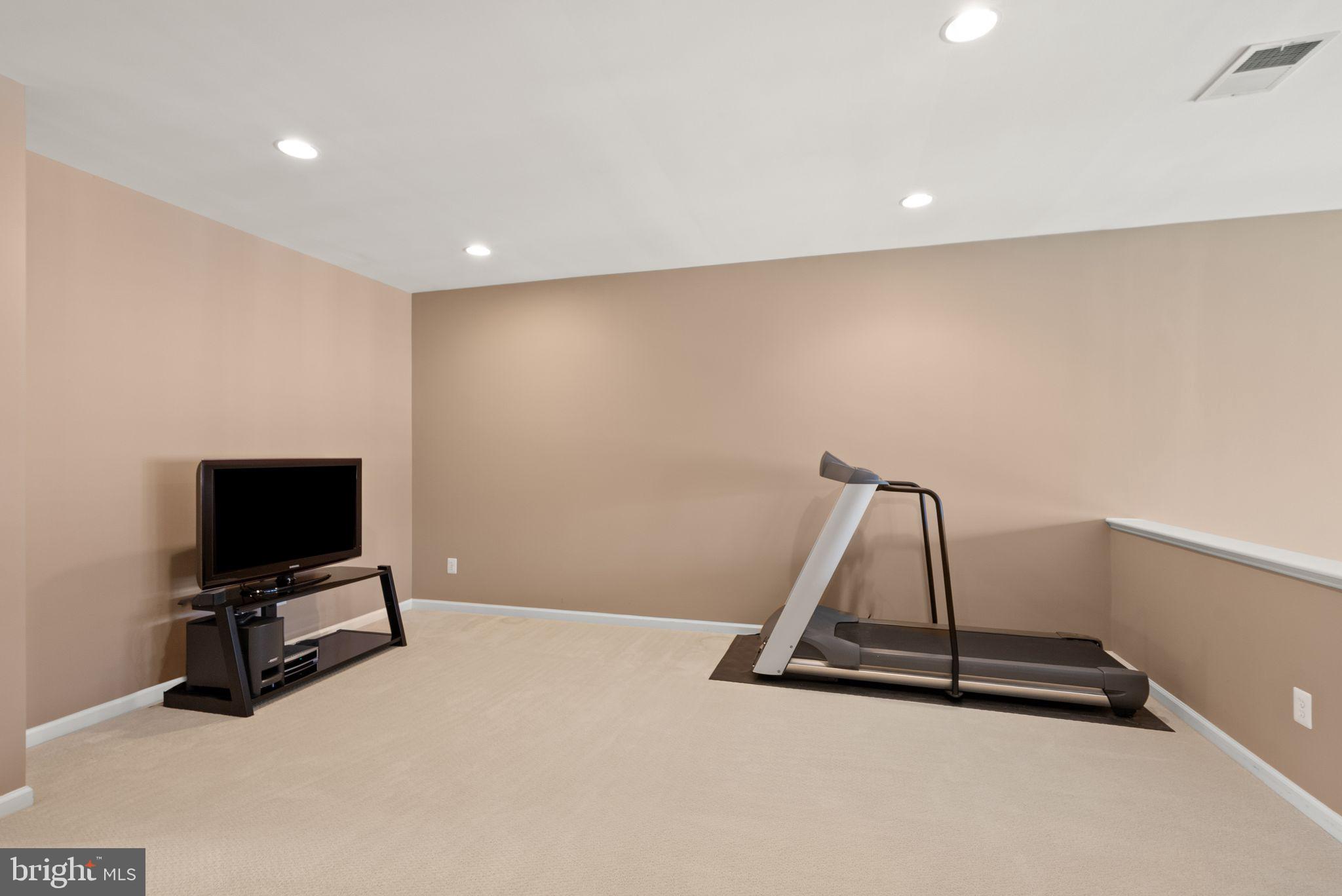 KENSINGTON MANOR - Residential