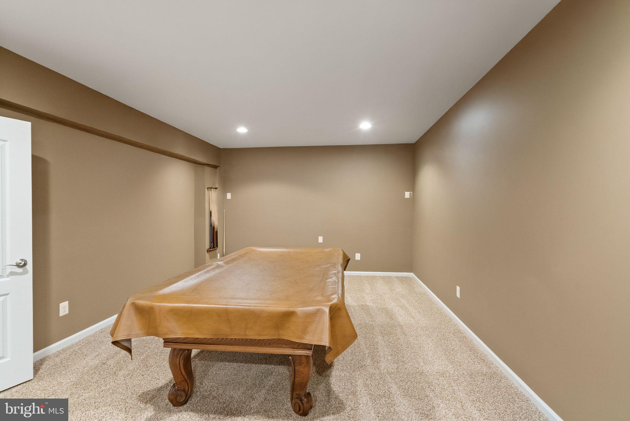 KENSINGTON MANOR - Residential