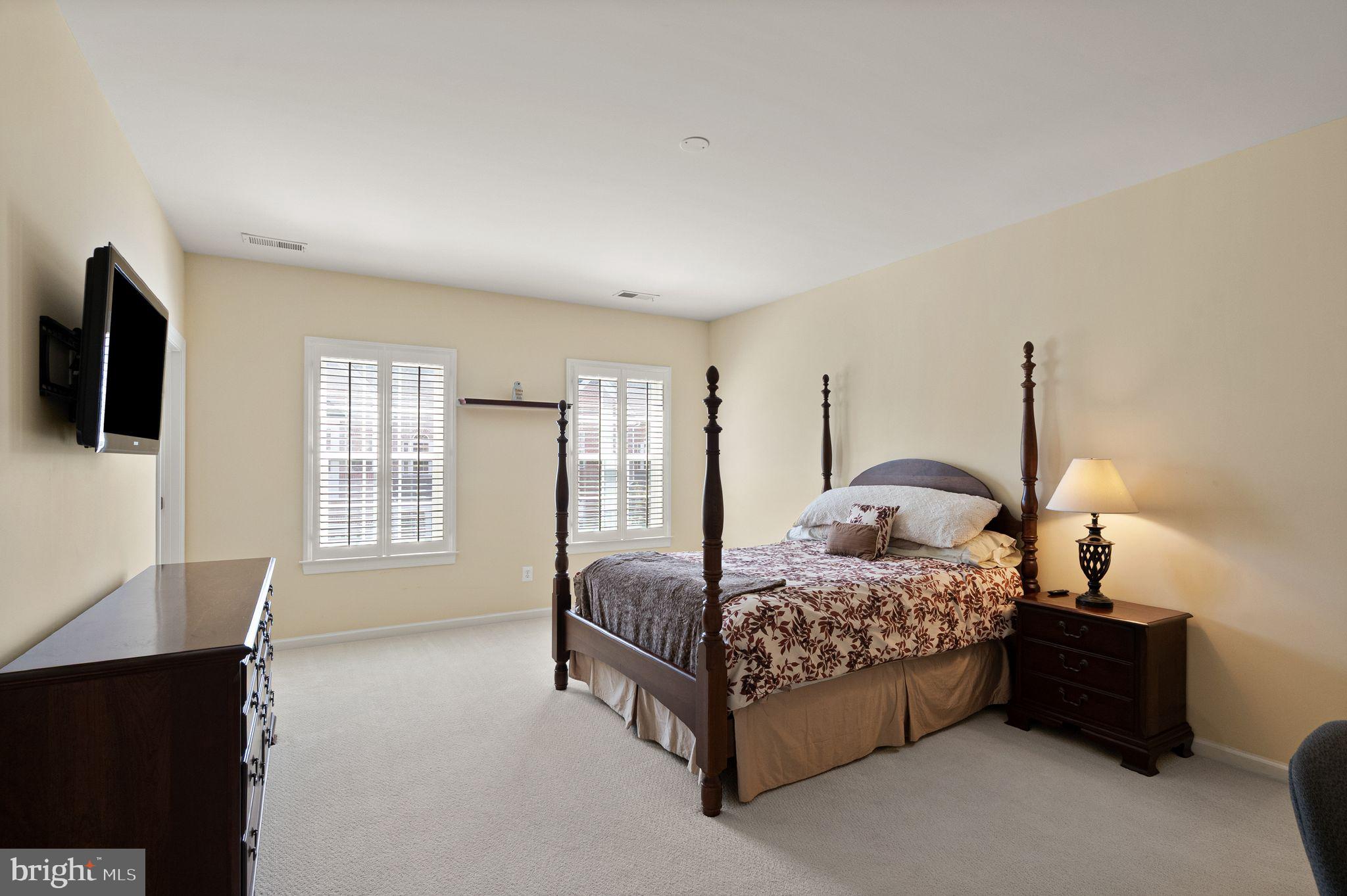 KENSINGTON MANOR - Residential