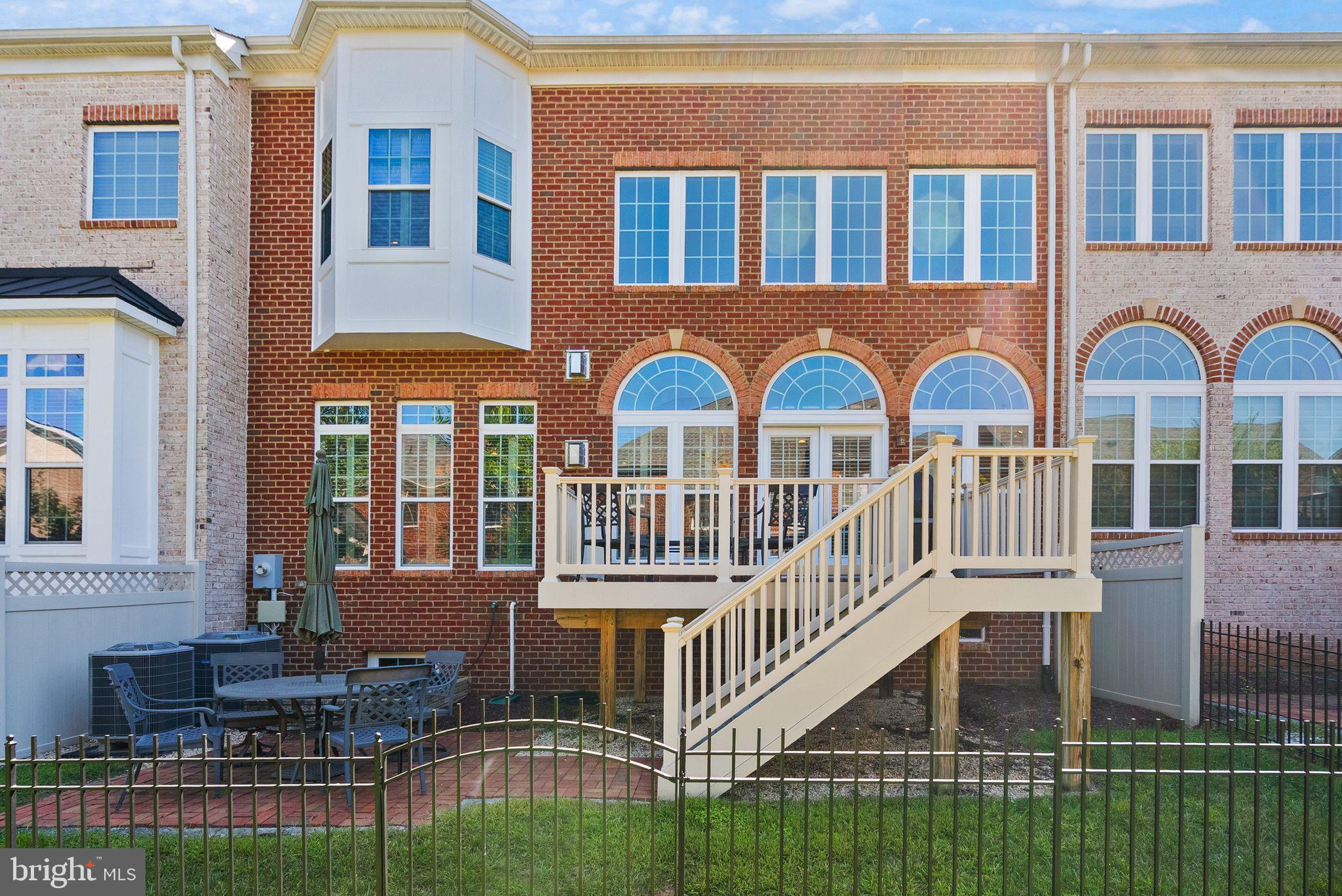 KENSINGTON MANOR - Residential