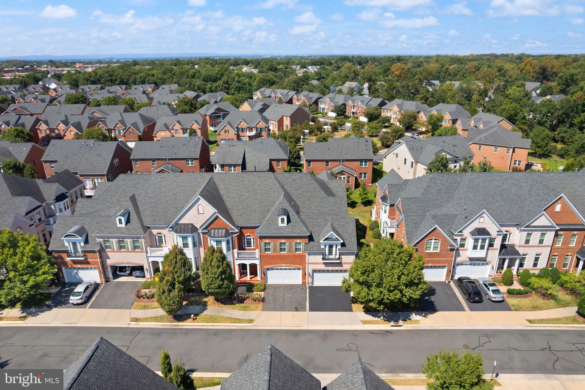 KENSINGTON MANOR - Residential