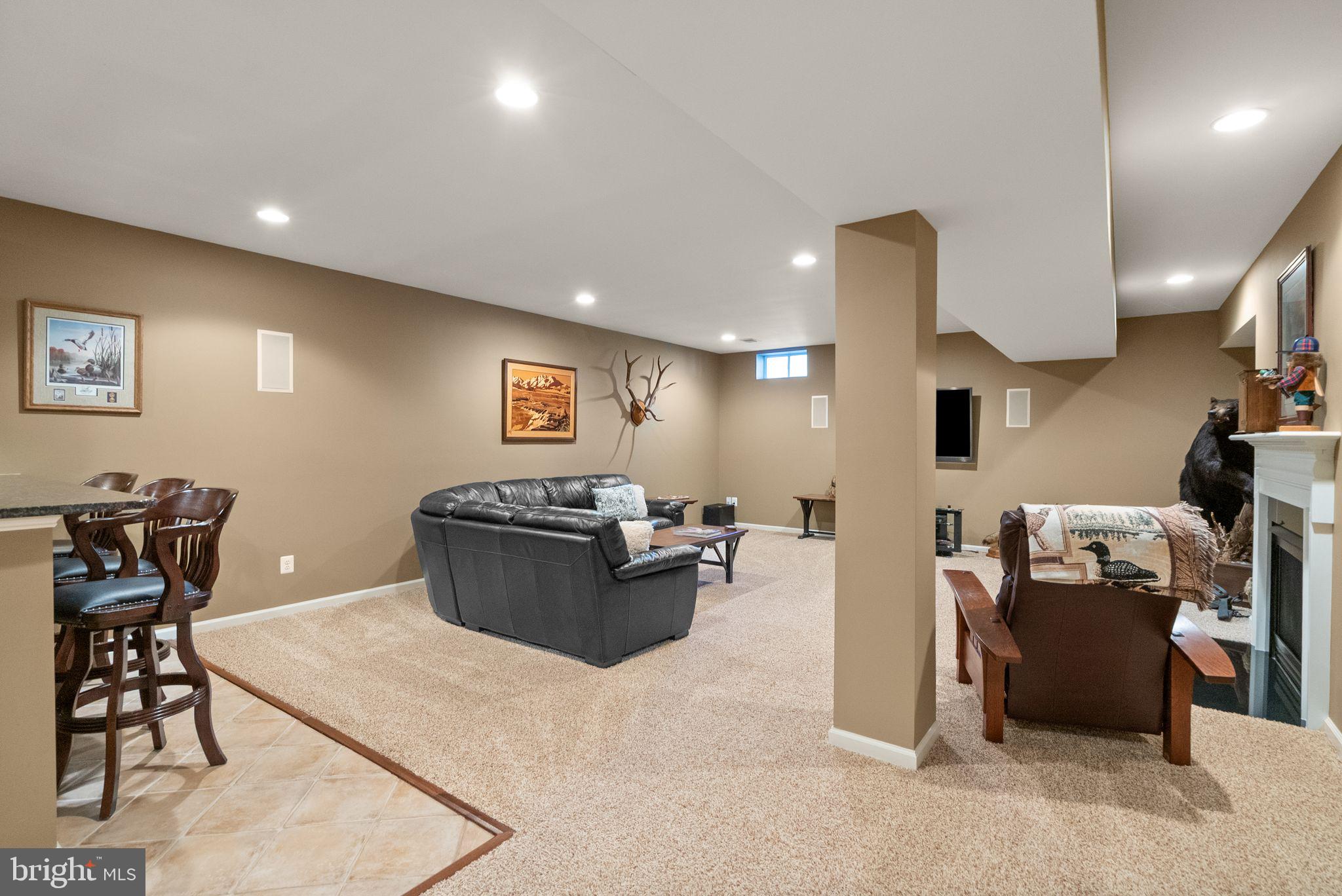 KENSINGTON MANOR - Residential