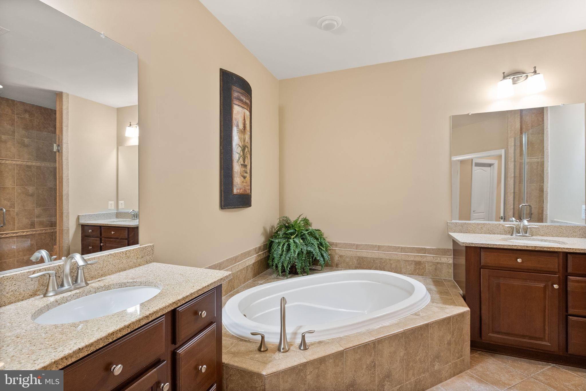 KENSINGTON MANOR - Residential