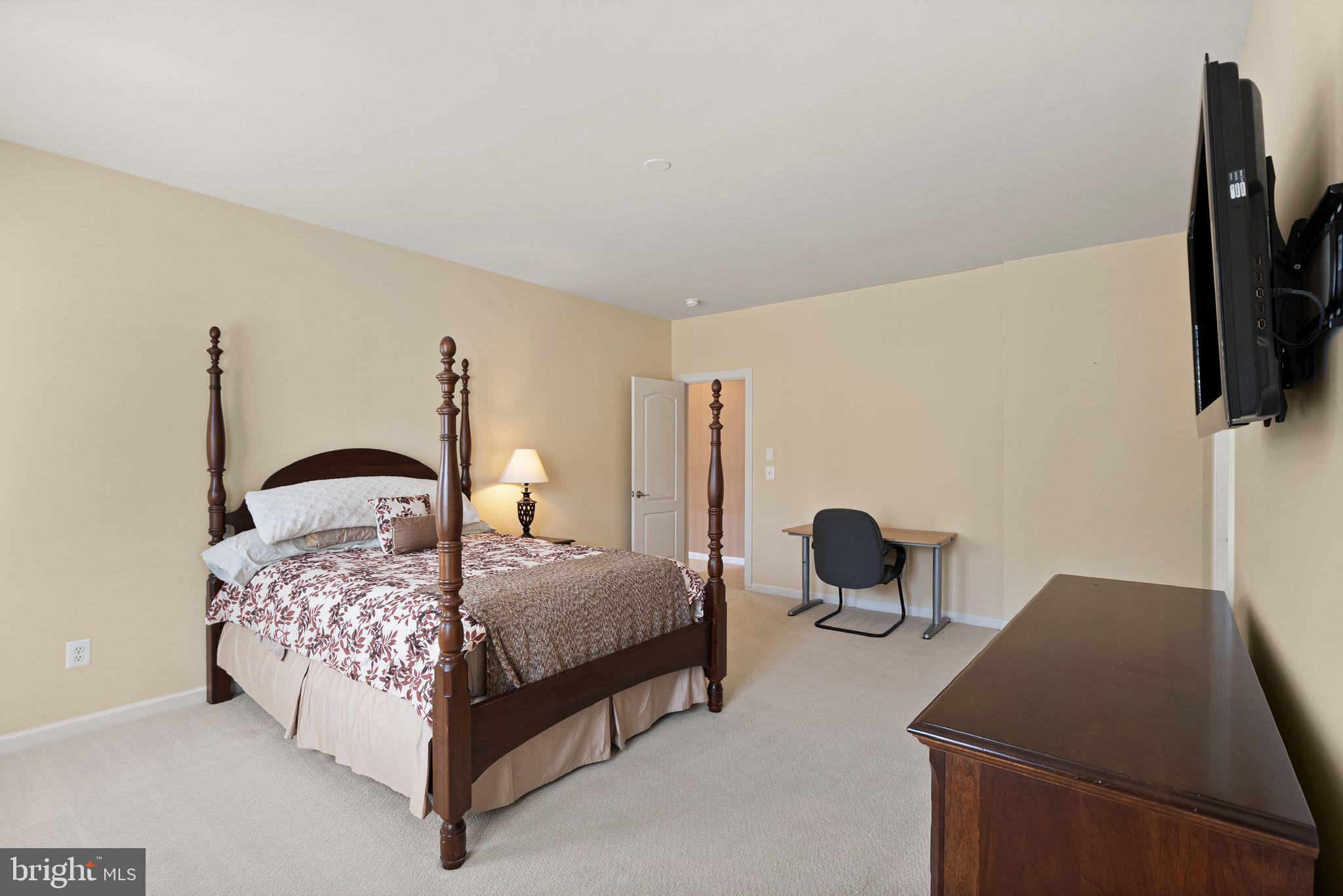 KENSINGTON MANOR - Residential