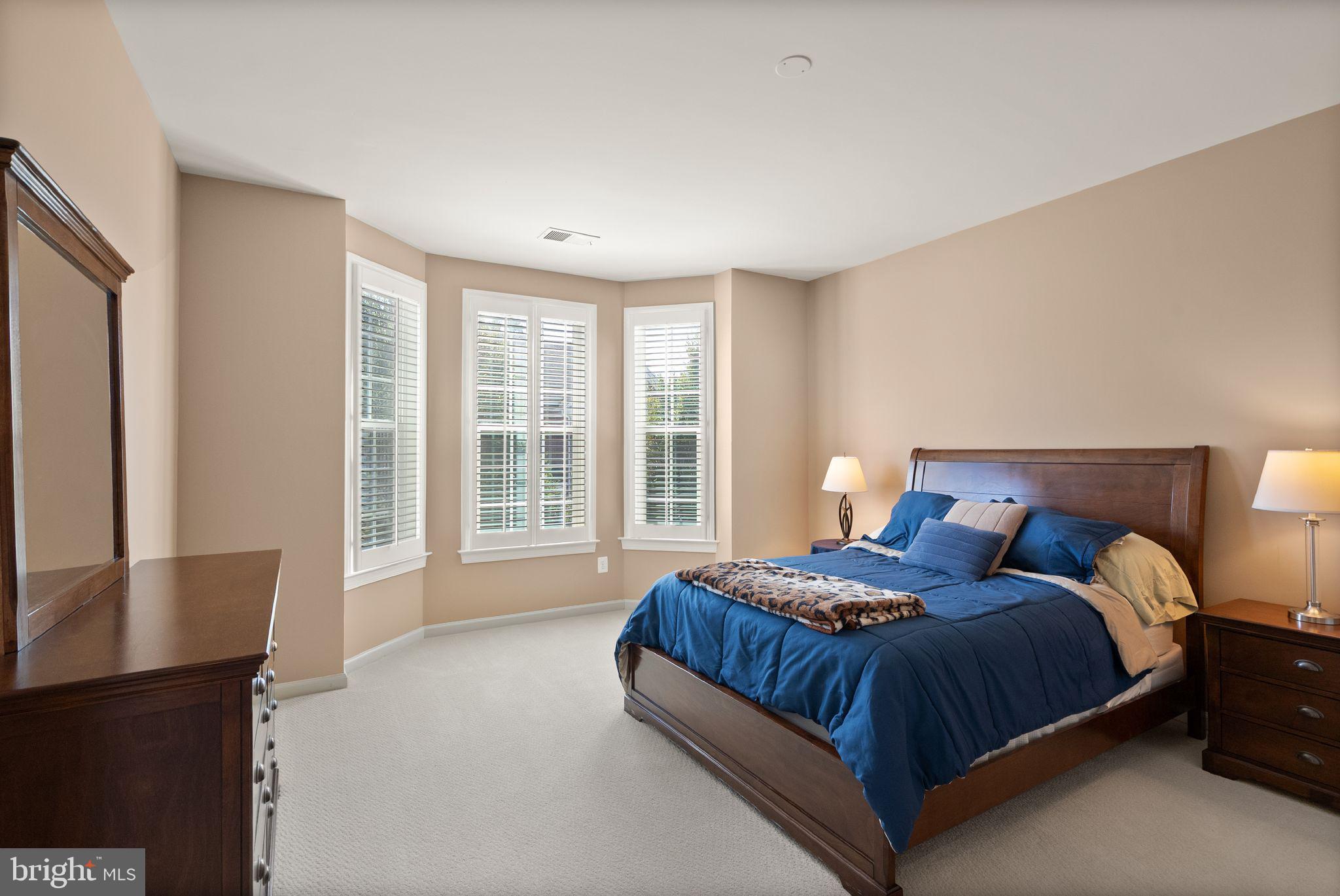 KENSINGTON MANOR - Residential