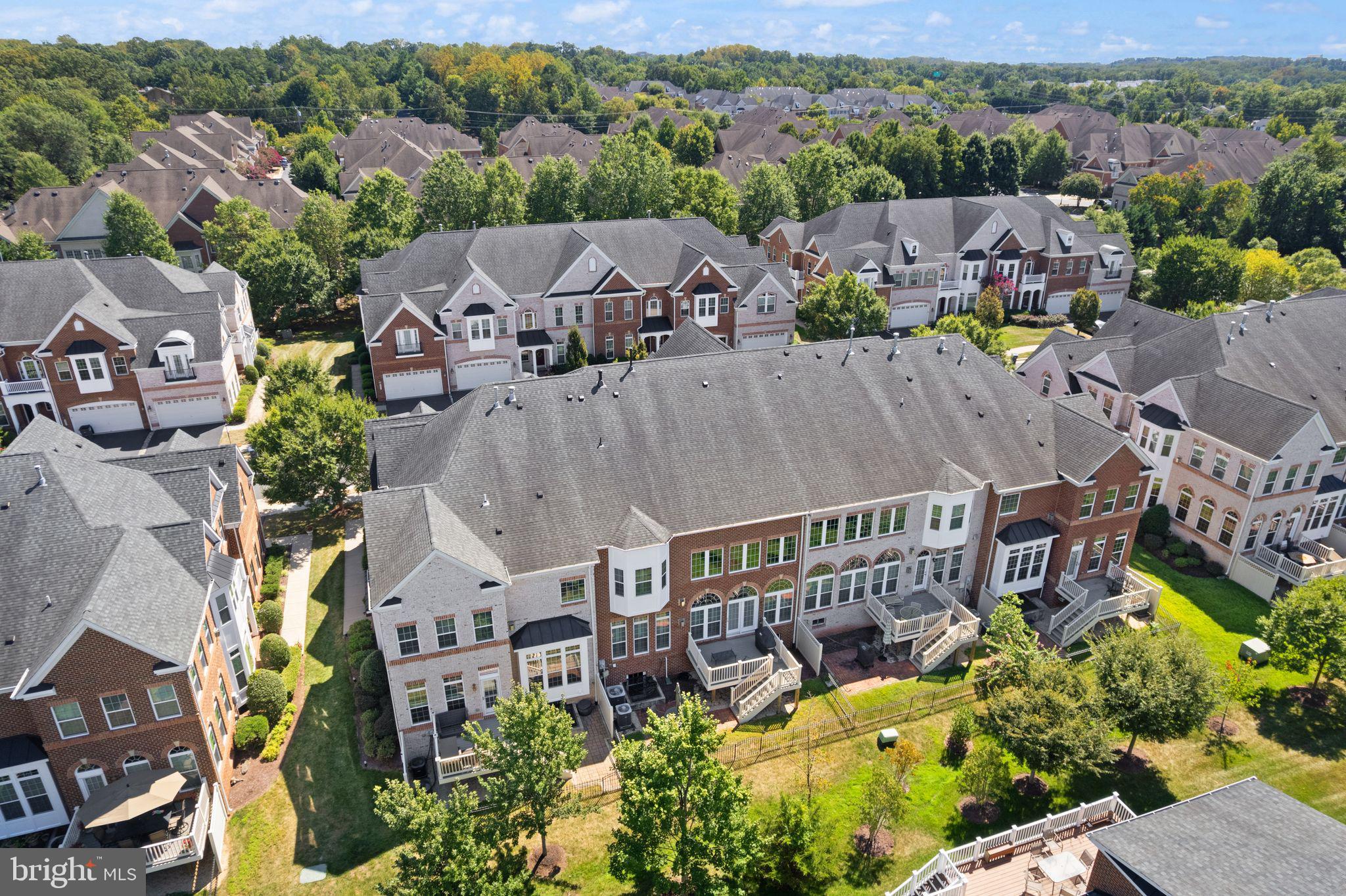 KENSINGTON MANOR - Residential