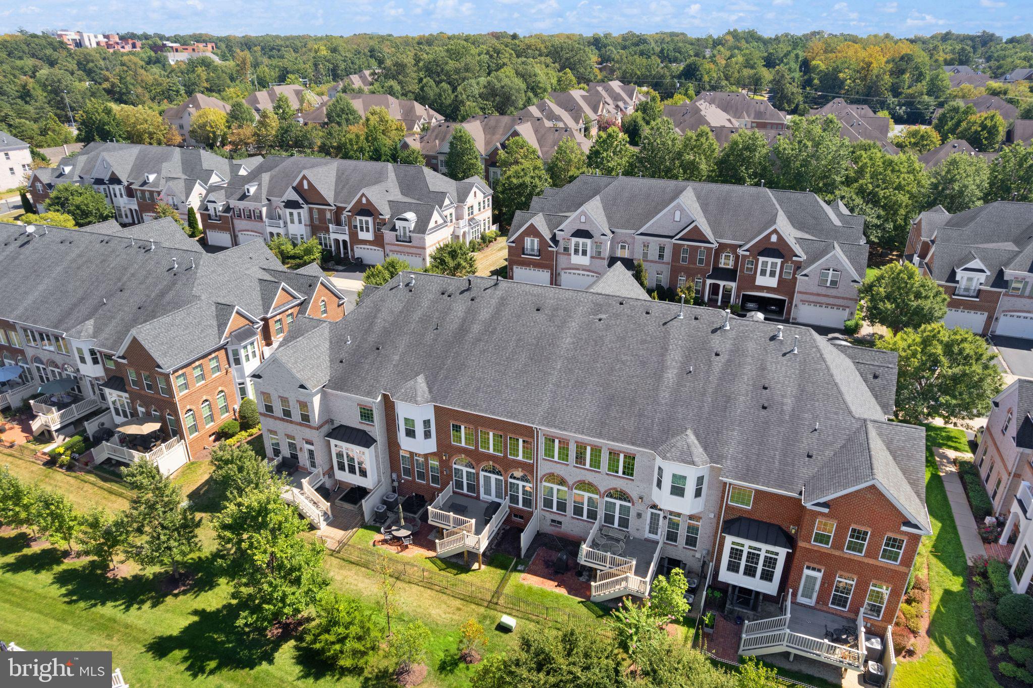 KENSINGTON MANOR - Residential