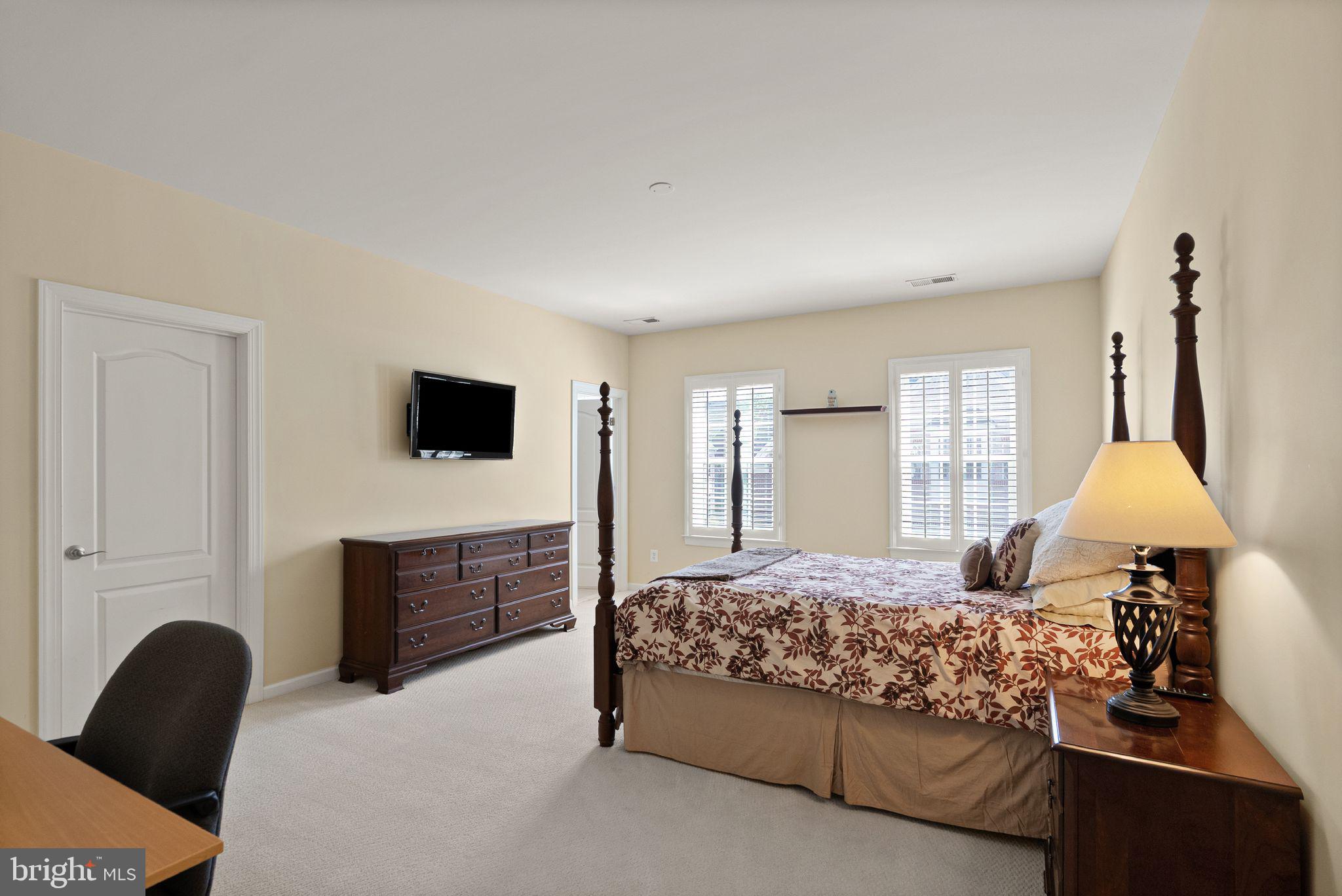 KENSINGTON MANOR - Residential