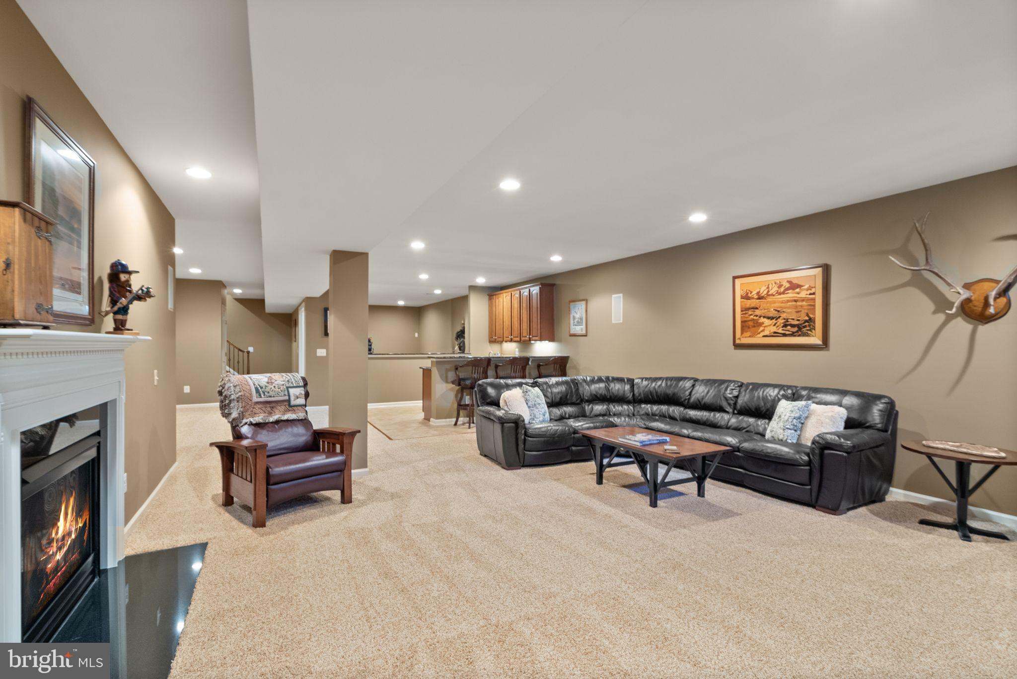 KENSINGTON MANOR - Residential