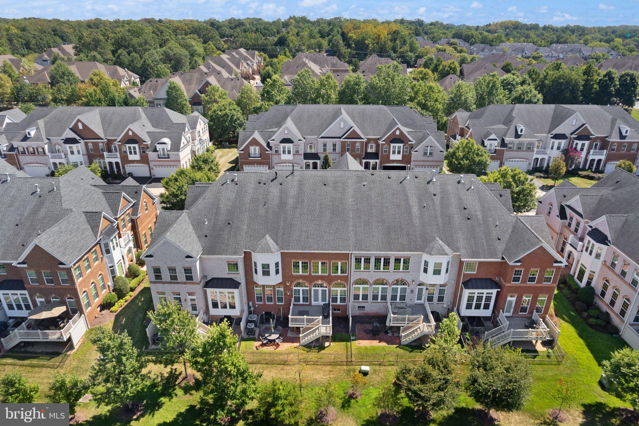 KENSINGTON MANOR - Residential