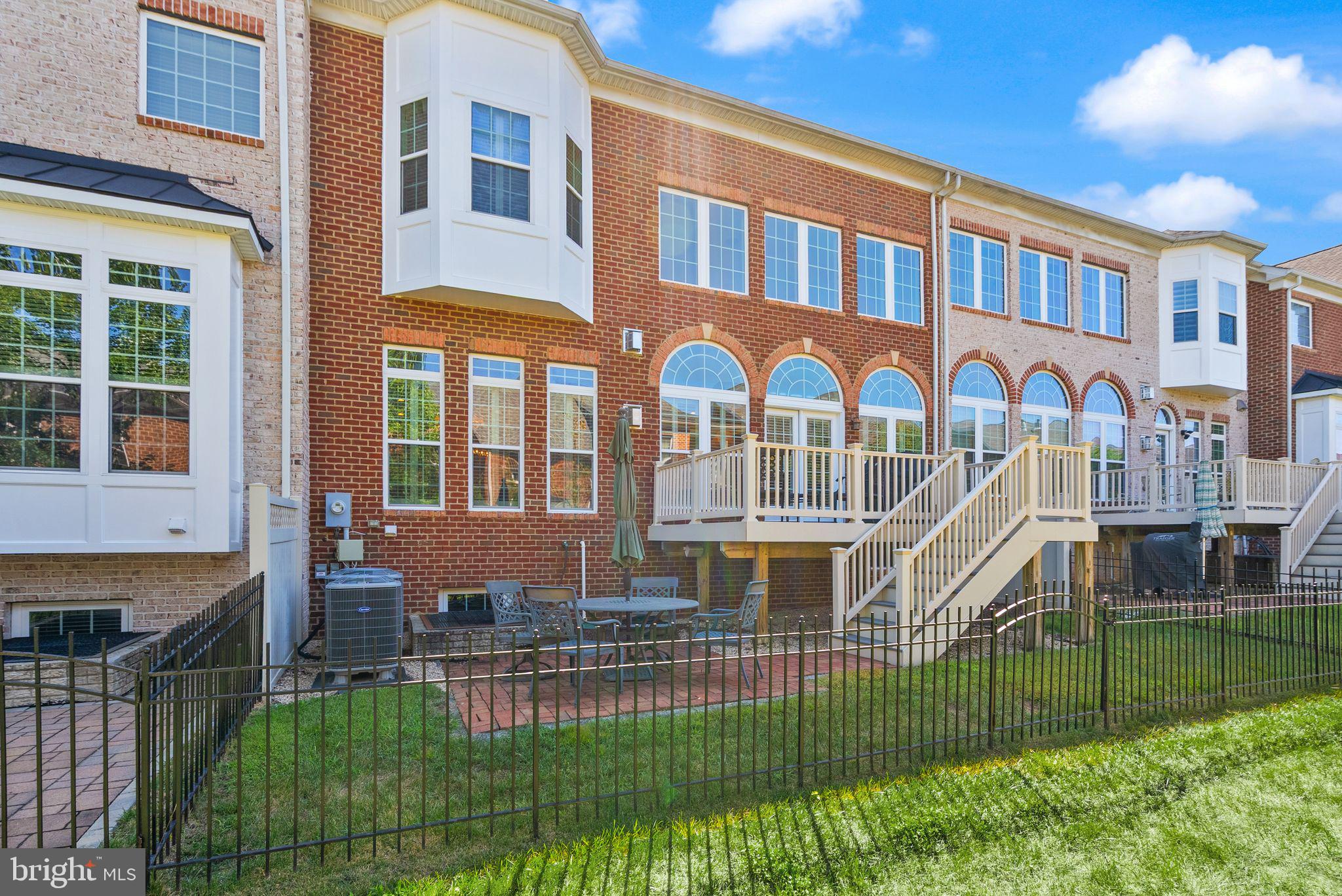 KENSINGTON MANOR - Residential