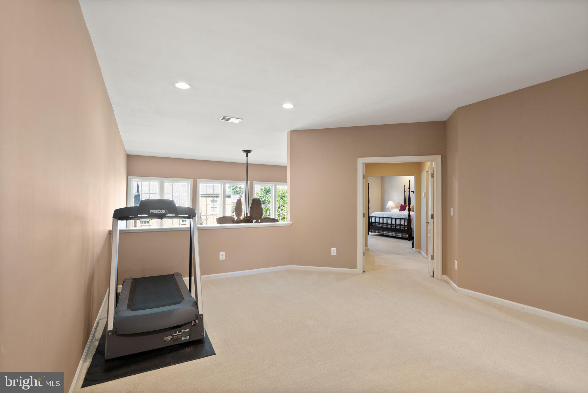 KENSINGTON MANOR - Residential