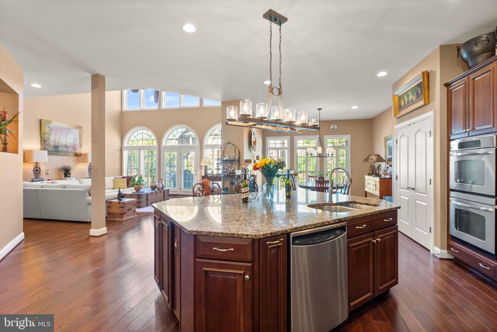 KENSINGTON MANOR - Residential