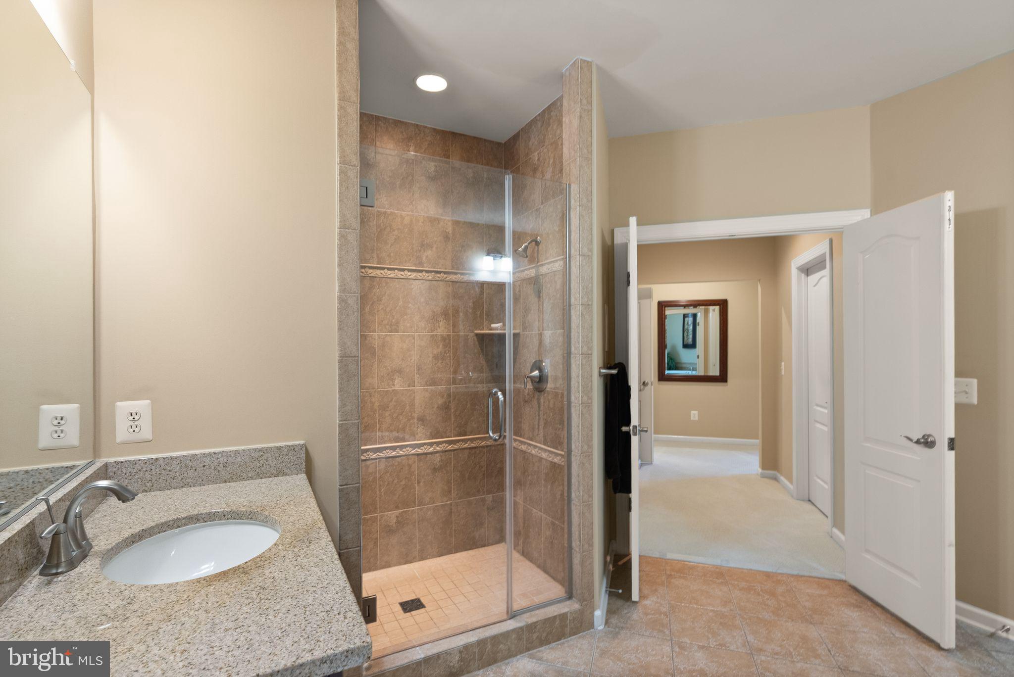 KENSINGTON MANOR - Residential