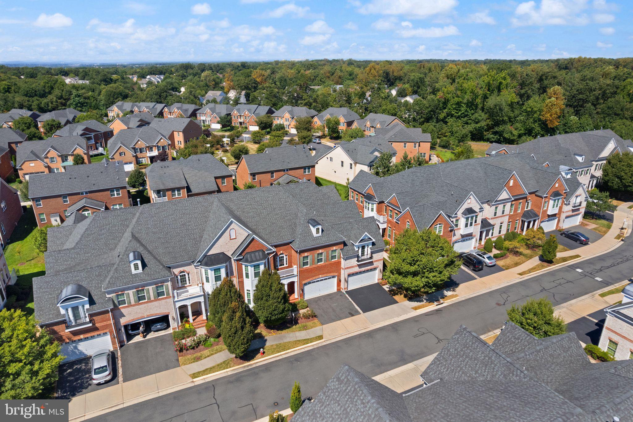 KENSINGTON MANOR - Residential