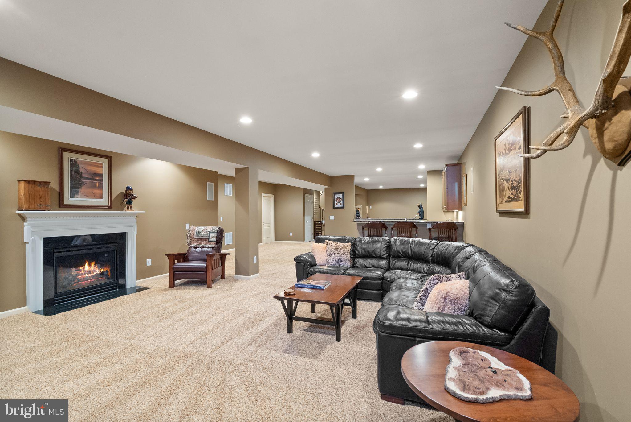 KENSINGTON MANOR - Residential