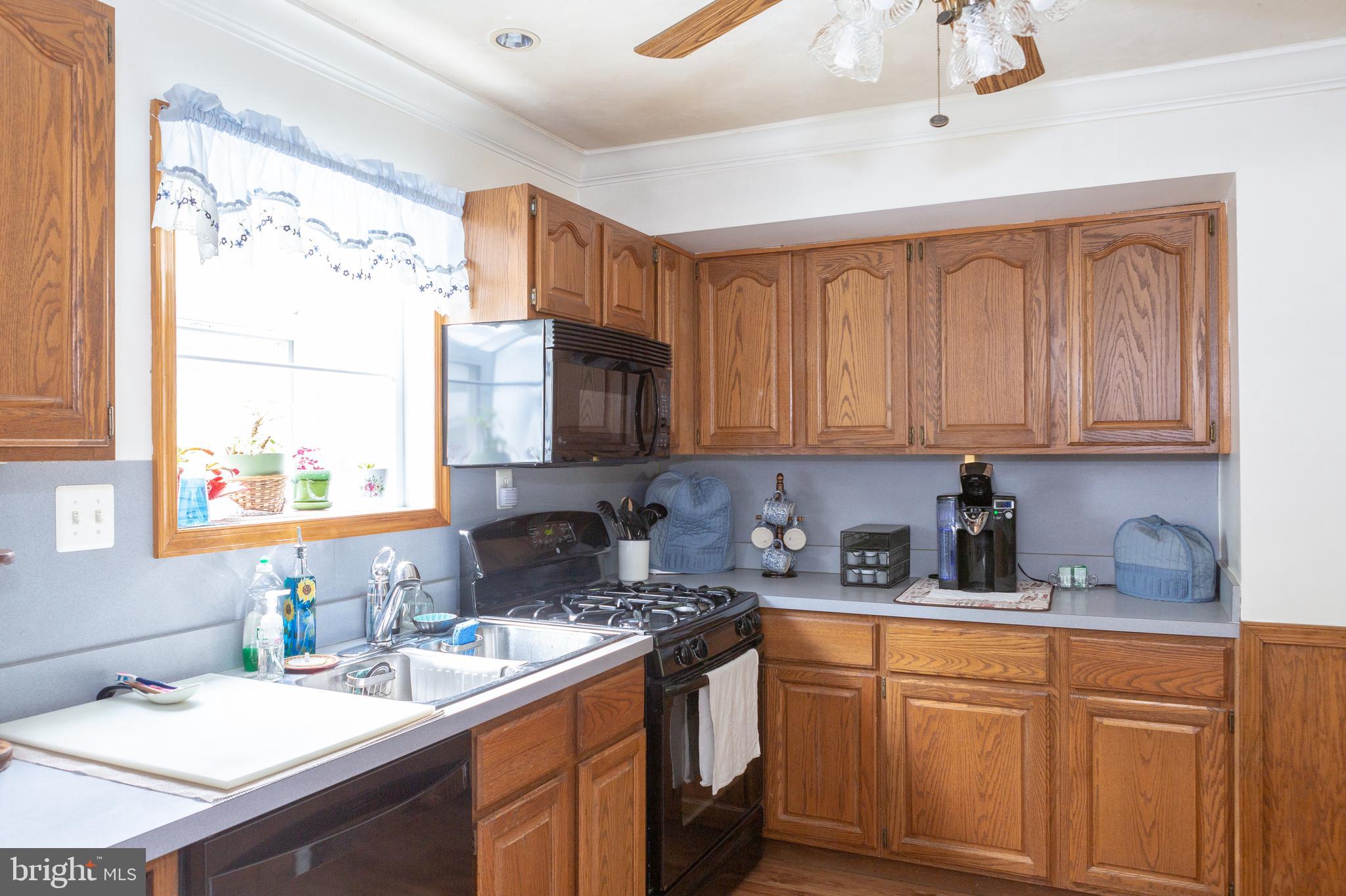 LANDMARK SQUARE - Residential