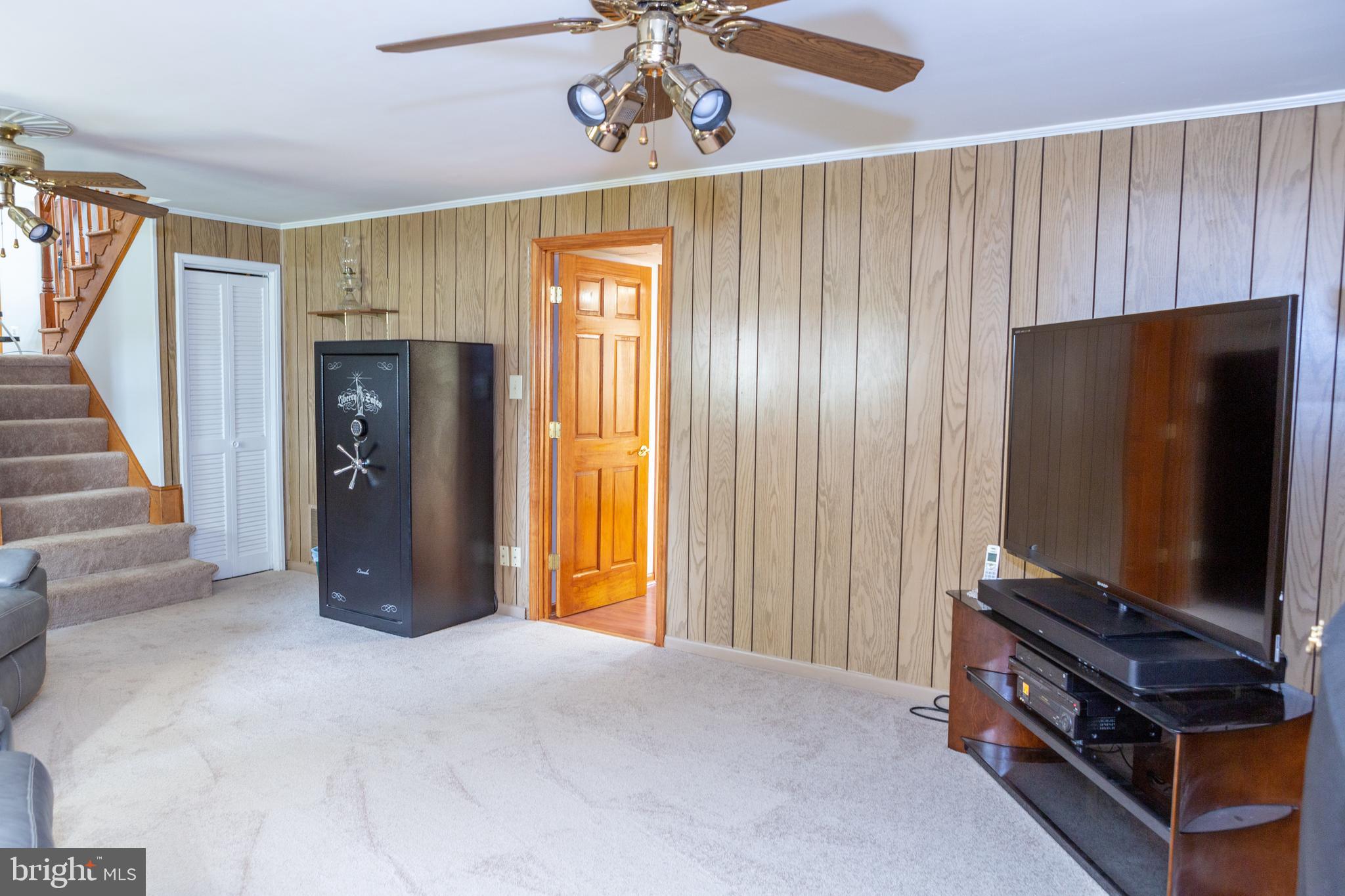 LANDMARK SQUARE - Residential