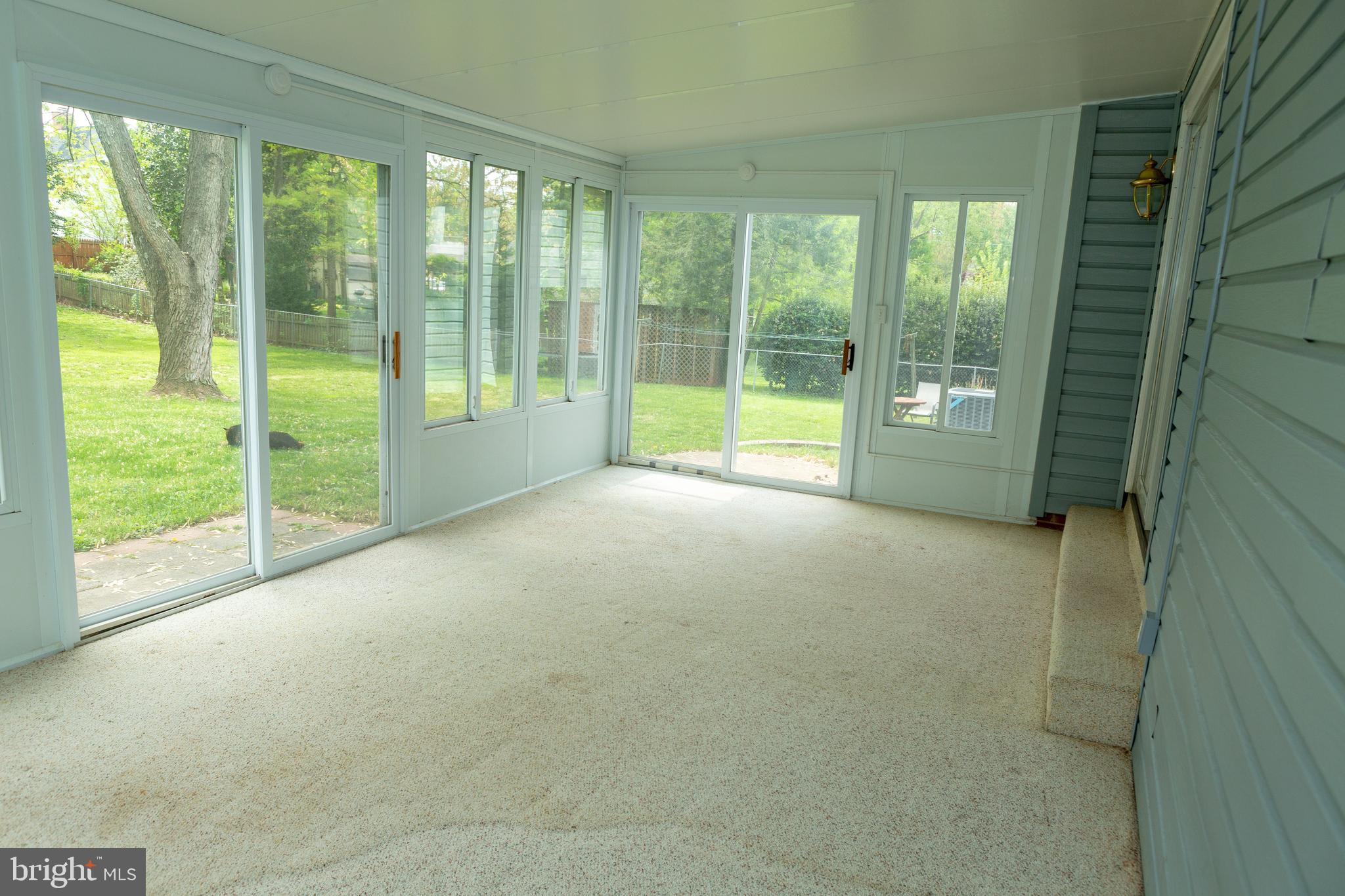 LANDMARK SQUARE - Residential