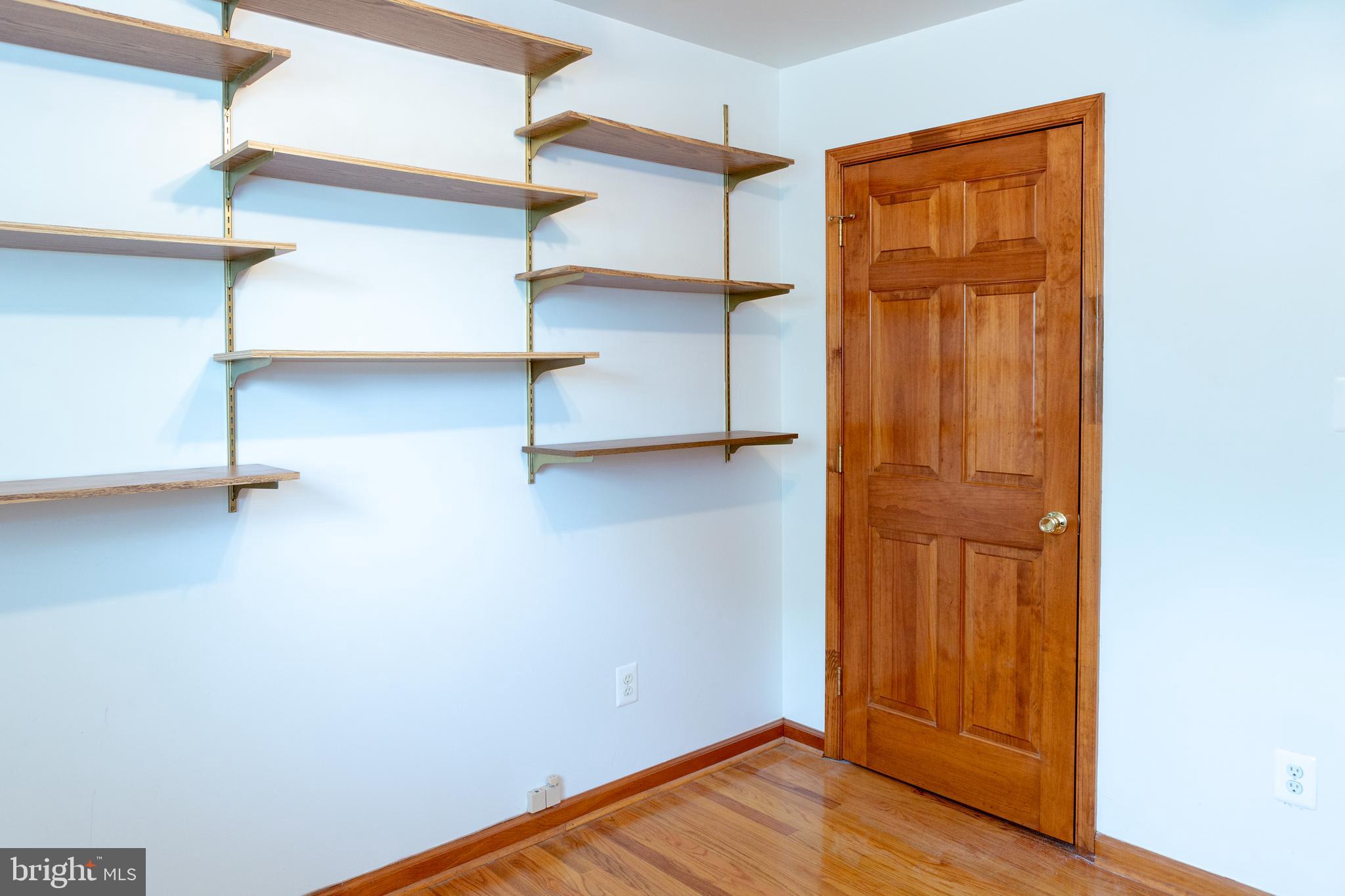 LANDMARK SQUARE - Residential