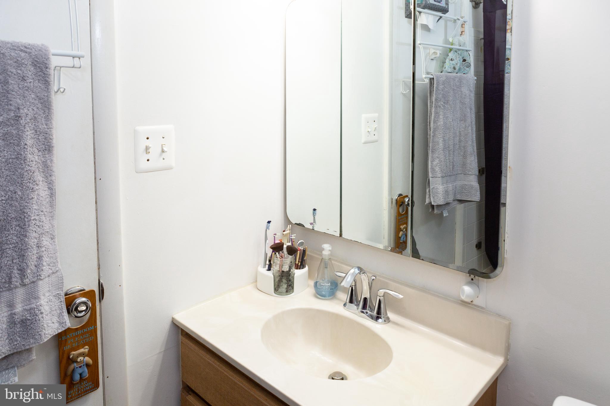 LANDMARK SQUARE - Residential