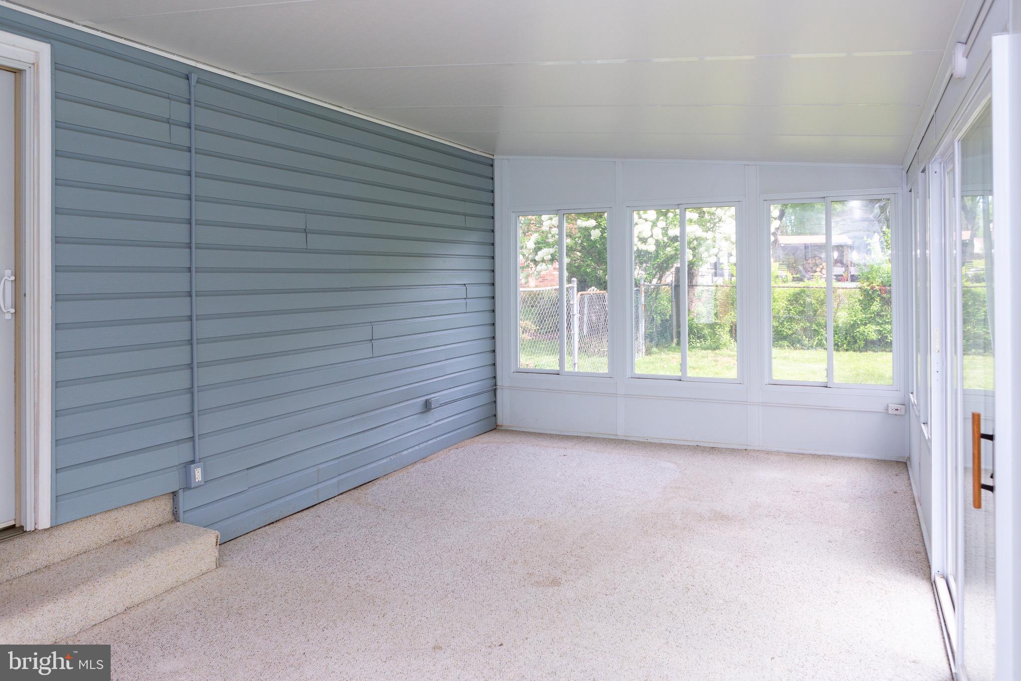 LANDMARK SQUARE - Residential