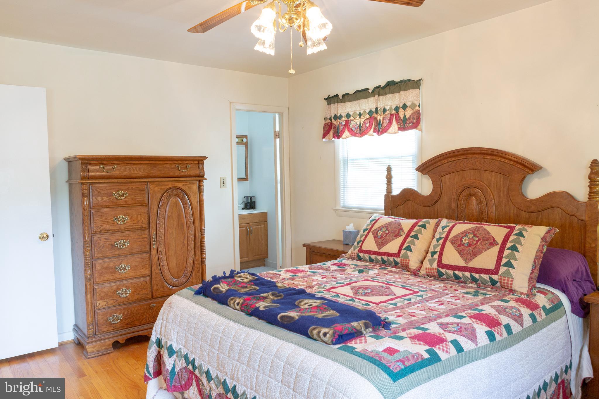 LANDMARK SQUARE - Residential