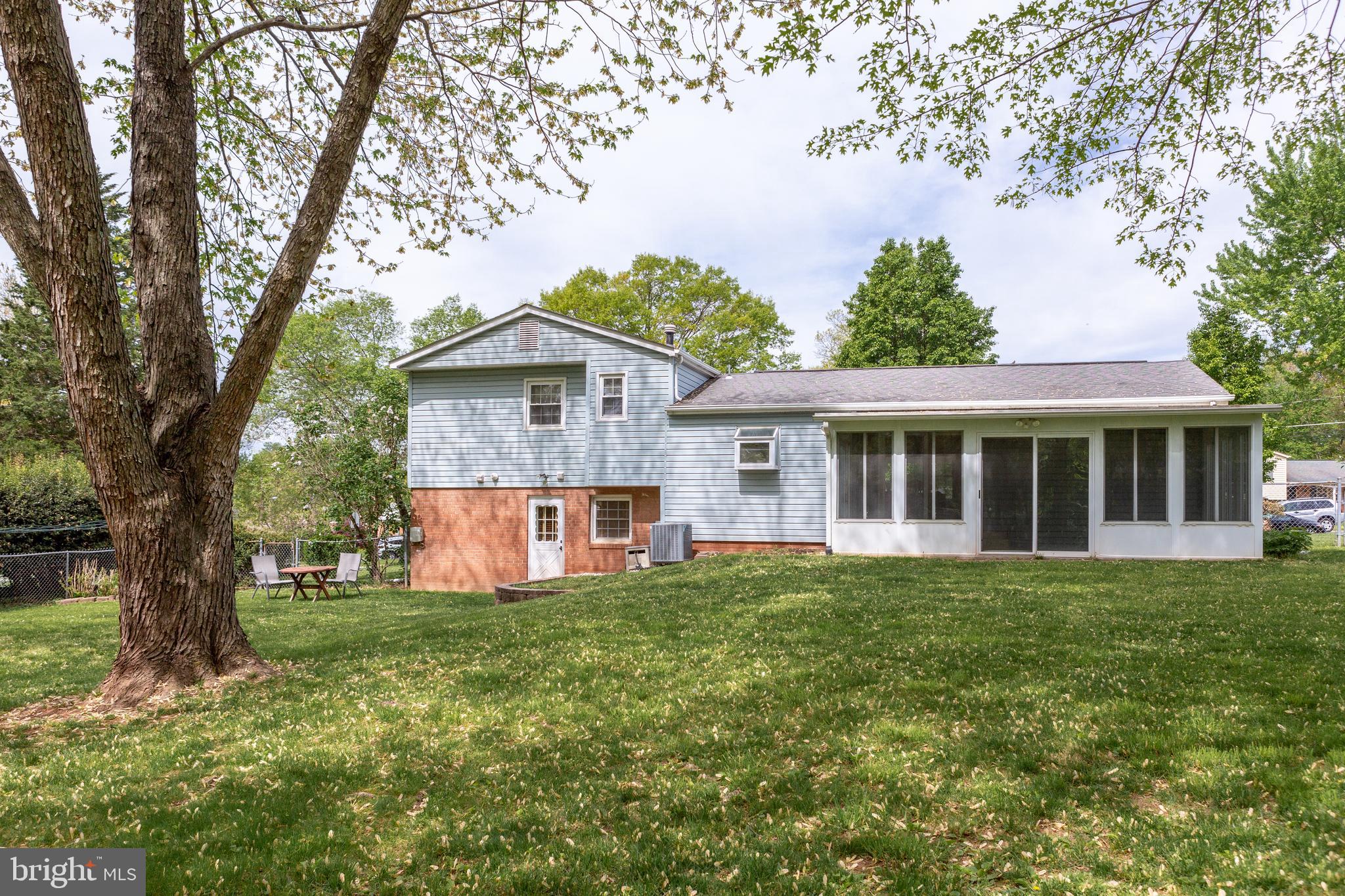 LANDMARK SQUARE - Residential