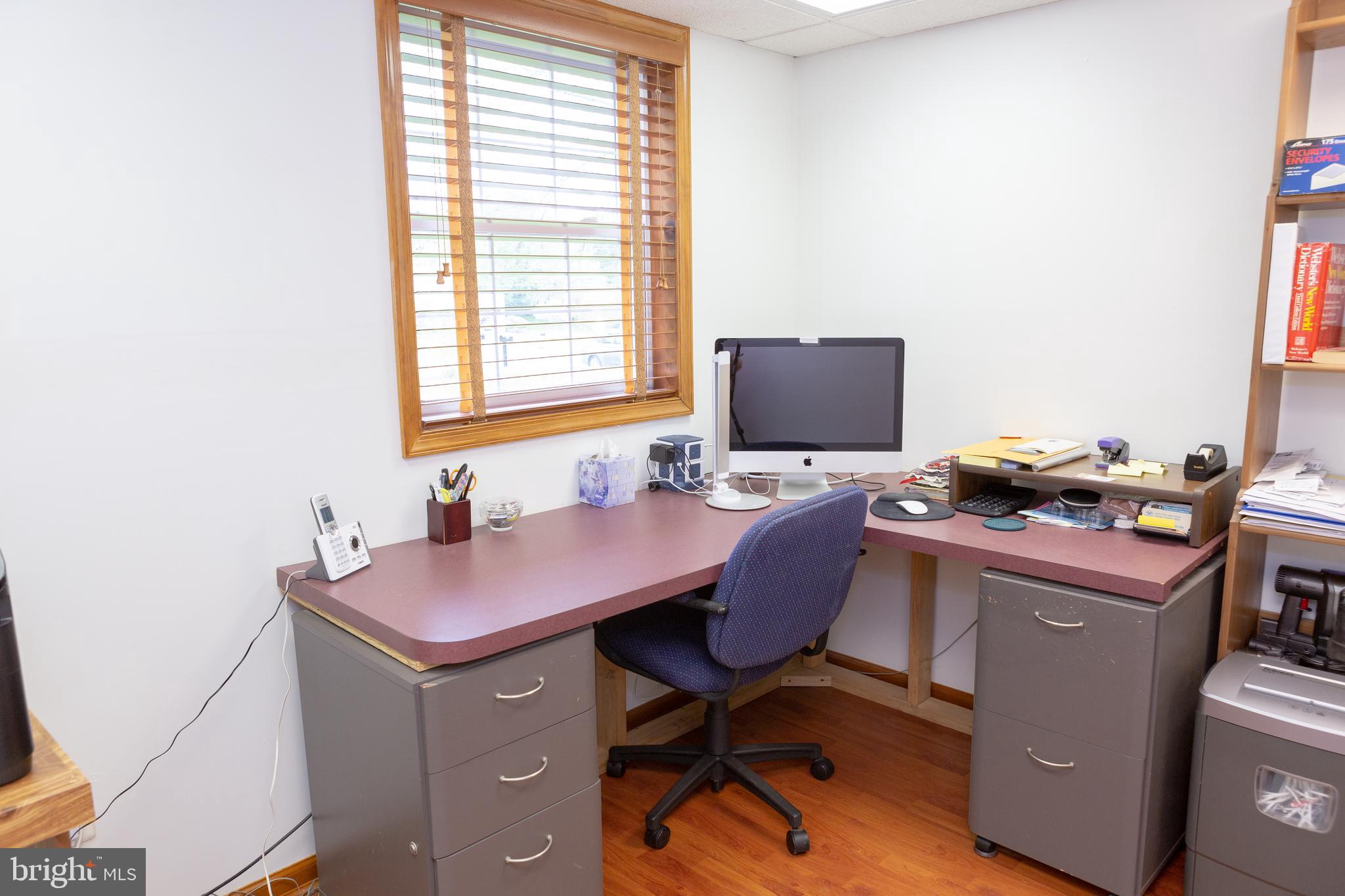 LANDMARK SQUARE - Residential